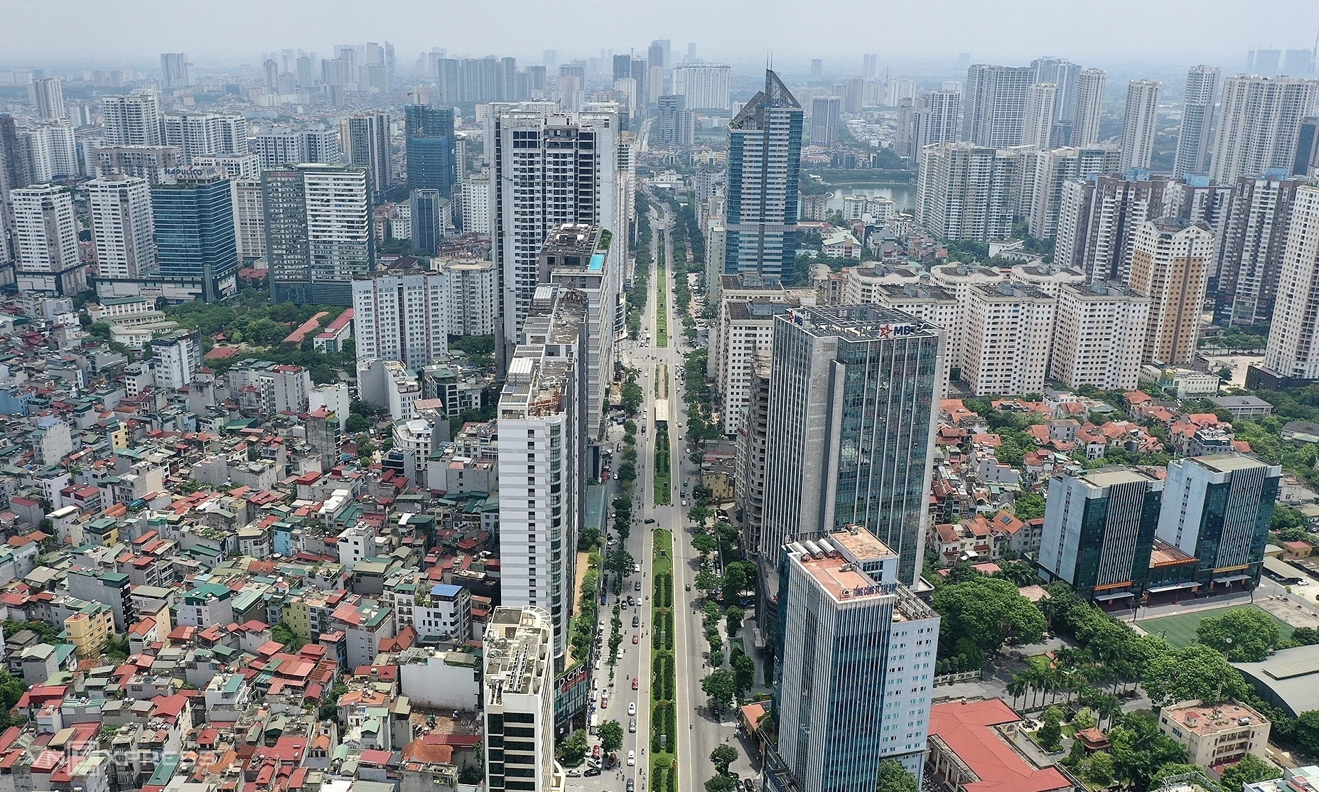 Hà Nội: Giá chung cư mới lập đỉnh, nhà bình dân tiếp tục bị lãng quên